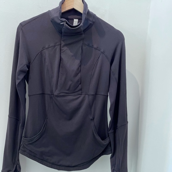⭐️ Lululemon run top - Picture 1 of 4